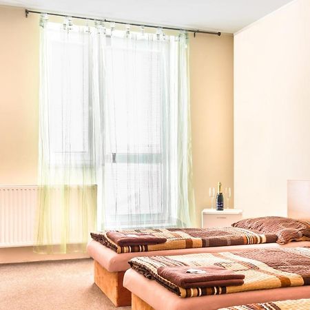 Hotel Zannam Brno Bagian luar foto