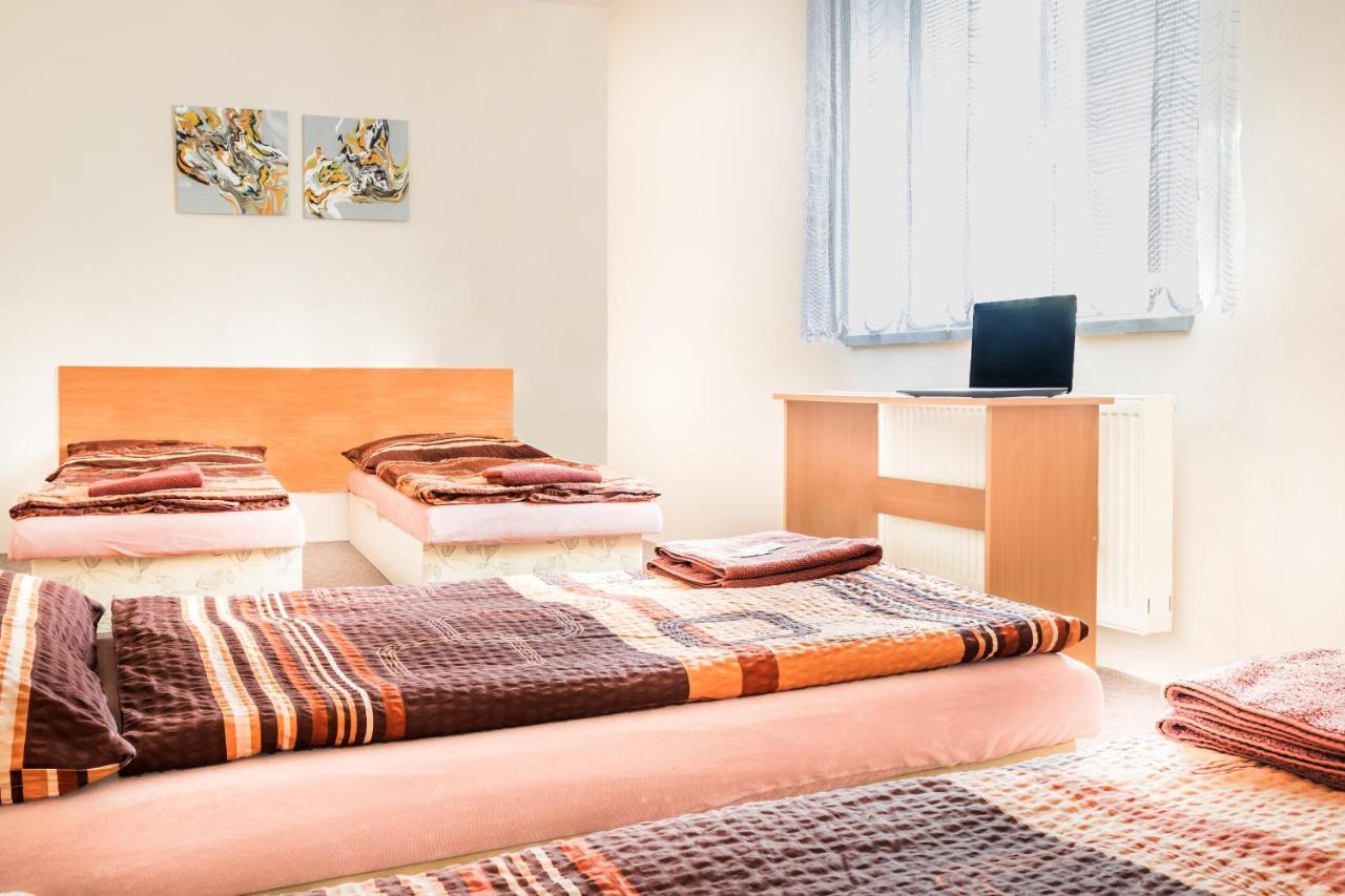 Hotel Zannam Brno Bagian luar foto