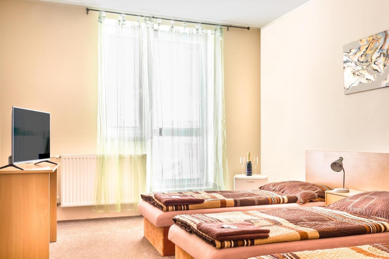 Hotel Zannam Brno Bagian luar foto